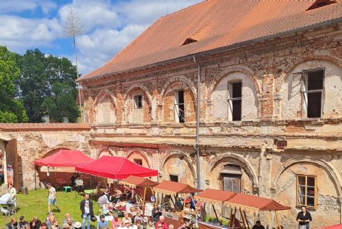 obrázek:Festival v Čečovicích pomůže zachránit zámek. Výtěžek půjde na jeho opravu