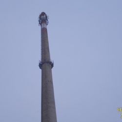 Hasiči zachránili mladíka z komína vysokého 90 metrů, chtěl spáchat sebevraždu