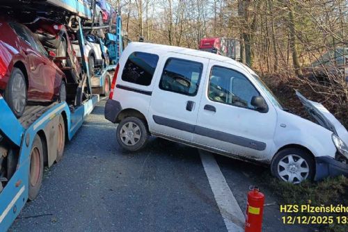 obrázek:Nehoda kamionu s osobním autem U Kasejovic - řidič zraněn