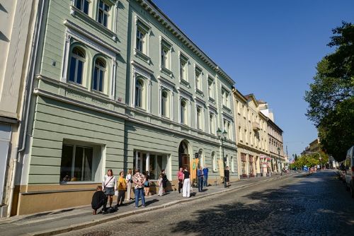 obrázek:Plzeň dokončila opravu domu na Smetanových sadech. Vzniklo osm 3+kk městských bytů