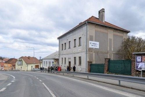 obrázek:Plzeň opraví dům v Liticích za 12,4 milionu. Vznikne šest nových městských bytů