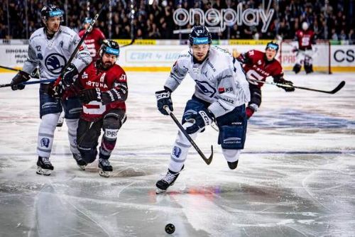 obrázek:Plzeň uspěla na ledě Sparty. Po výhře 2:1 má postupový mečbol