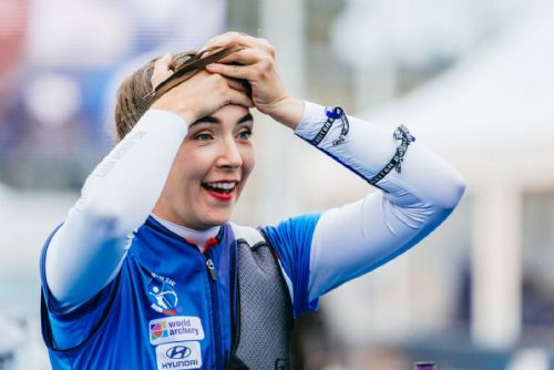 obrázek:Plzeňská lukostřelkyně Marie Horáčková slaví triumf. Ze Světového poháru veze zlato.