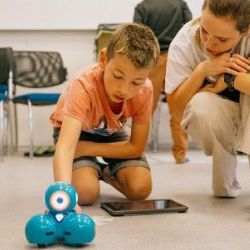 Plzeňské Centrum robotiky nabídne 50 kroužků pro děti, nově hackování a AI
