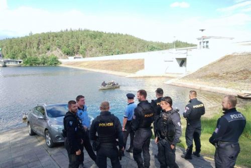obrázek:Policie kontrolovala rybáře na Hracholuskách. Čtyři přestupky skončily pokutou