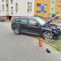 Policista na Plzeňsku boural zdrogovaný a opilý ve služebním autě