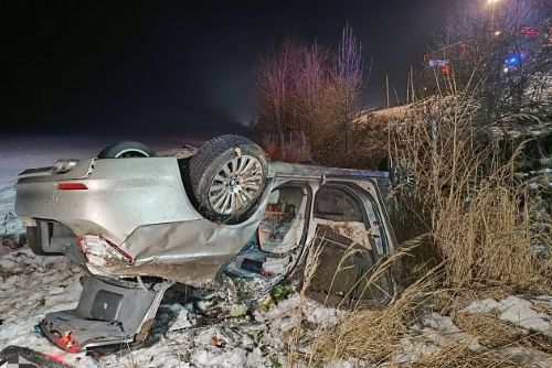 obrázek:Ranní mráz zaskočil řidiče, na D5 se řetězily nehody, sníh zpomalil MHD v Plzni