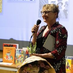 Renáta Fučíková z plzeňské Sutnarky získala Zlatou stuhu za přínos dětské literatuře