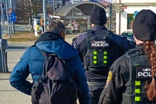 obrázek:Strážníci našli u nádraží dva hledané muže