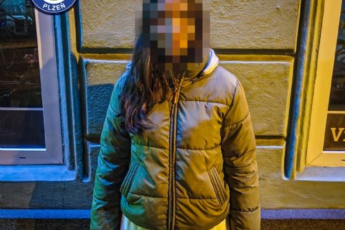 obrázek:Strážníci v Plzni dopadli hledanou školačku a uprchlého mladíka