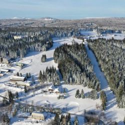 Šumavu pokryl nový sníh, lyžaři i běžkaři mají zelenou