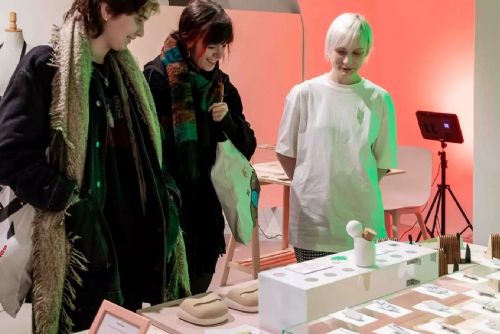 obrázek:Sutnarka market - vánoční spojení umění, designu a nákupů v Plzni