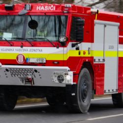 Tragická nehoda u Černošína - jeden mrtvý, dva v kritickém stavu