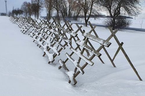 obrázek:Z polí mizí zásněžky, instalaci brzdí vlastníci i krádeže dřeva
