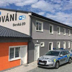 Drama na ubytovně. Žena při vystěhování vytáhla nůž a hrozila, že se podřeže