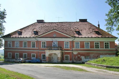 obrázek:Hartmanice vyhlásily uzávěru na zámečky. Vlastníci se bojí, kam až může zasáhnout obec a stát