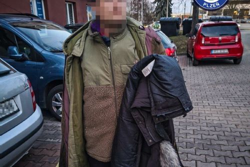 obrázek:Hledaný muž se skrýval ve vnitrobloku na Koterovské, policisté ho zadrželi