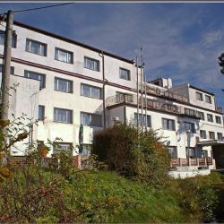 Obce skupují chátrající hotely, chtějí zabránit vzniku dalších ubytoven