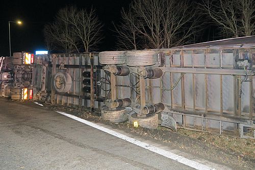 Foto: Kamion havaroval na D5 u Rokycan kvůli mikrospánku řidiče