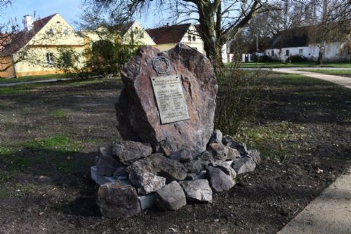 obrázek:Křimické náměstíčko prošlo proměnou. Úpravy za 1,8 milionu mají zpříjemnit život místním