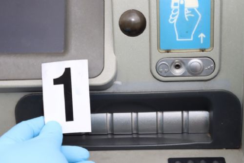 obrázek:Kriminalisté dopadli muže podezřelého z krádeží u bankomatů. Škoda přesáhla 122 tisíc