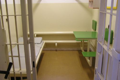 obrázek:Krvavý útok v plzeňské věznici. Vězeň bodal spoluvězně do hlavy i břicha