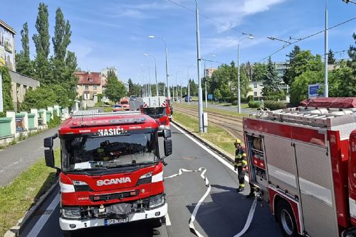 obrázek:Kvůli požáru v bývalém hotelu CD policie uzavřela Karlovarskou třídu