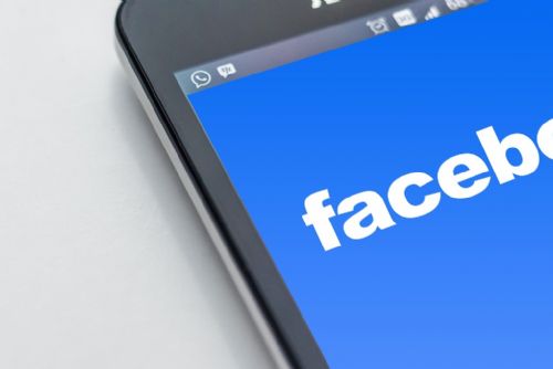 obrázek:Michalu M. hrozí tři roky vězení za nenávistné komentáře na Facebooku