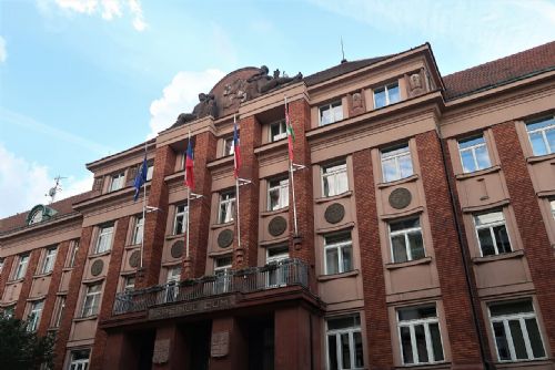 obrázek:Miliony bez kontroly, předražené kanceláře a smlouvy mimo pravidla. Audit tvrdě zasáhl KCPK