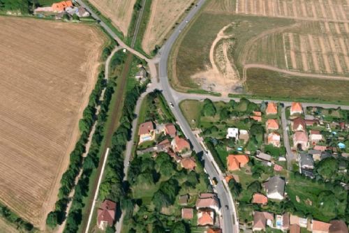 obrázek:Nebezpečná křižovatka v Lužanech končí. Na I/27 vzniká nový kruhový objezd