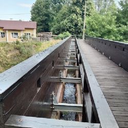 Nový akvadukt u Hadrovce nahradí dřevěnou lávku, montáž omezí provoz vlaků