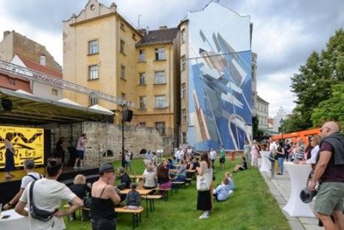 obrázek:Nový obraz Diagonála zdobí Plzeň - umělecký festival Wallz přináší světové talenty