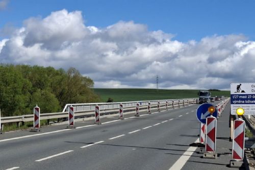 obrázek:Obchvat Třemošné na I/27 znovu otevřen. Kruhový objezd zatím řízen semafory