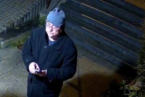 obrázek:Podvodníci připravili seniora o miliony. Policie pátrá po muži z fotografie