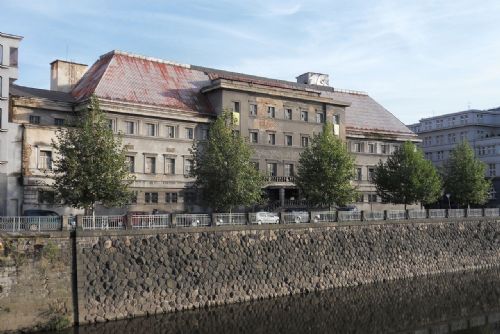 obrázek:Rekonstrukce lázní pod drobnohledem - opozice žádá zastavení projektu