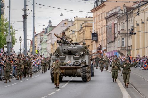 obrázek:Slavnosti svobody zastaví dopravu v centru Plzně. Největší omezení přijde s konvojem