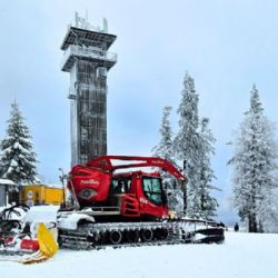 Špičák o víkendu omezí provoz, lyžařům zůstane jen Lubák