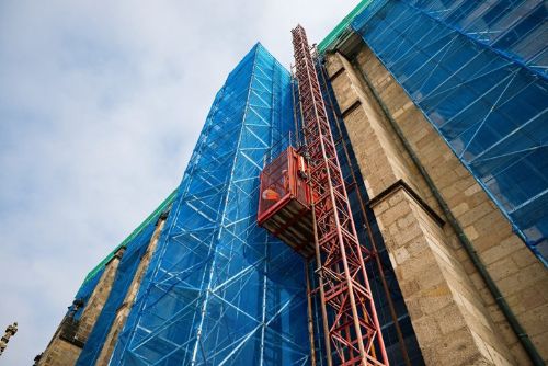obrázek:Střecha plzeňské katedrály se rozpadá. Na opravu za 85 milionů běží sbírka