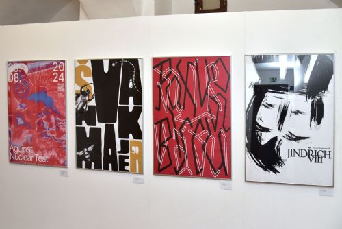 obrázek:Studenti ze Zámečku vystavují v Galerii města Plzně. Výstava připomíná 30 let ŘEZEM