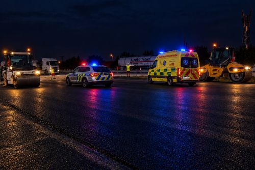 obrázek:Tragédie na D5 u Heřmanovy Huti. Náklaďák při couvání srazil dělníka, muž zemřel