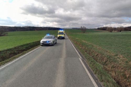 obrázek:Třetí smrtelná nehoda za víkend. Audi u Horšovského Týna narazilo do stromu