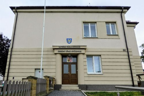 obrázek:Účetní poslala podvodníkům téměř dva miliony z obecních účtů. Uvěřila falešnému bankéři