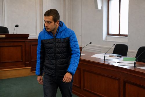 obrázek:Za bodnutí muže před barem dostal podmínku. Po zásahu Bradáčové jde na 5,5 roku sedět