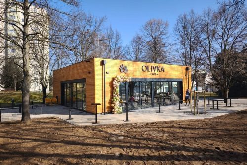 obrázek:Ze starých záchodků je moderní kavárna. Skvrňany mají nové místo k setkávání