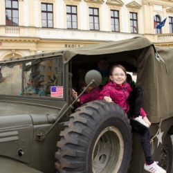 Military car club Plzeň na ZŠ Martina Luthera 