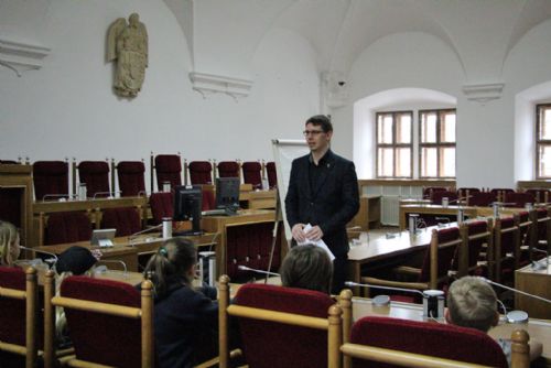 Obrázek - Školáci na radnici