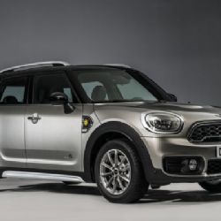 Obratný, praktický, elektrizující je MINI Cooper S E Countryman ALL4