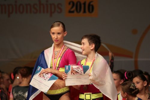 Foto: AE klub LADY Plzeň veze z mistrovství světa ve sportovním aerobiku ve Vídni tři bronzy