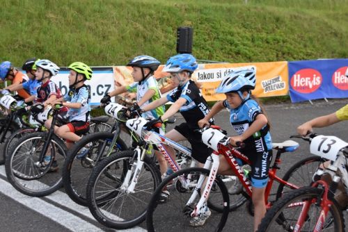 Foto: Malí cyklisté opět závodí na Rapidu