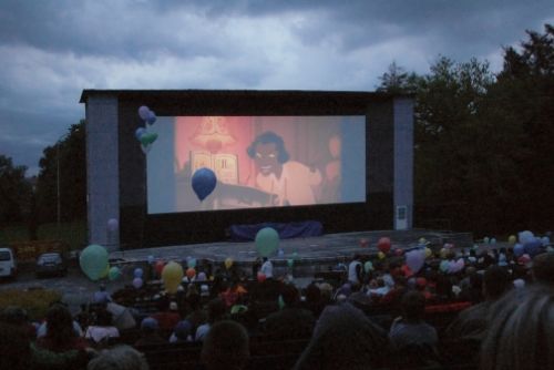 Foto: Dobřany opět lákají na fenomén letního kina